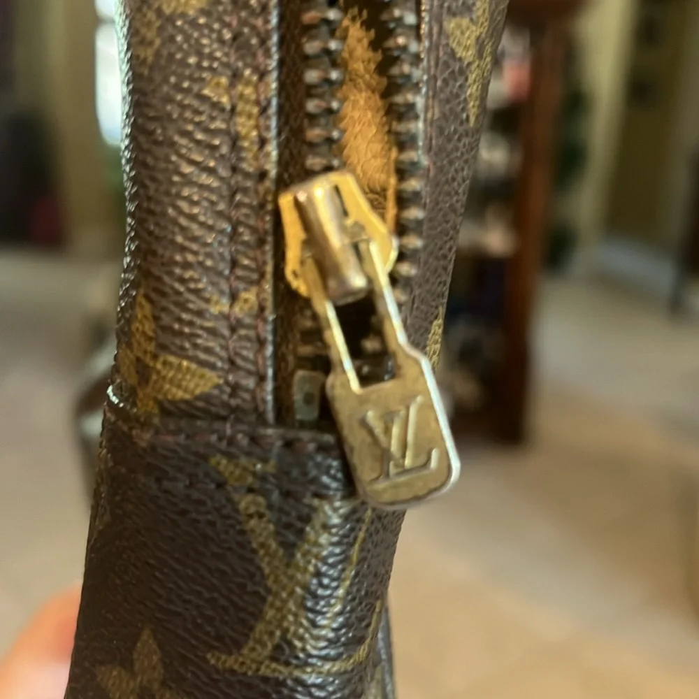 ✨ Vintage Louis Vuitton Monogram Travel / Toiletry Pouch ✨